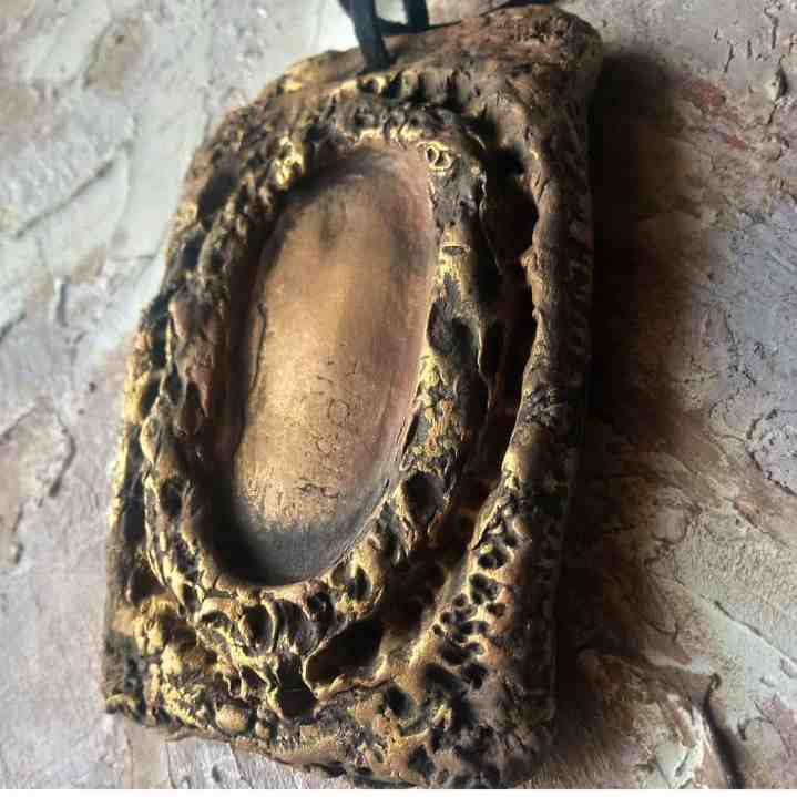 Hand sculpted pendant necklace 