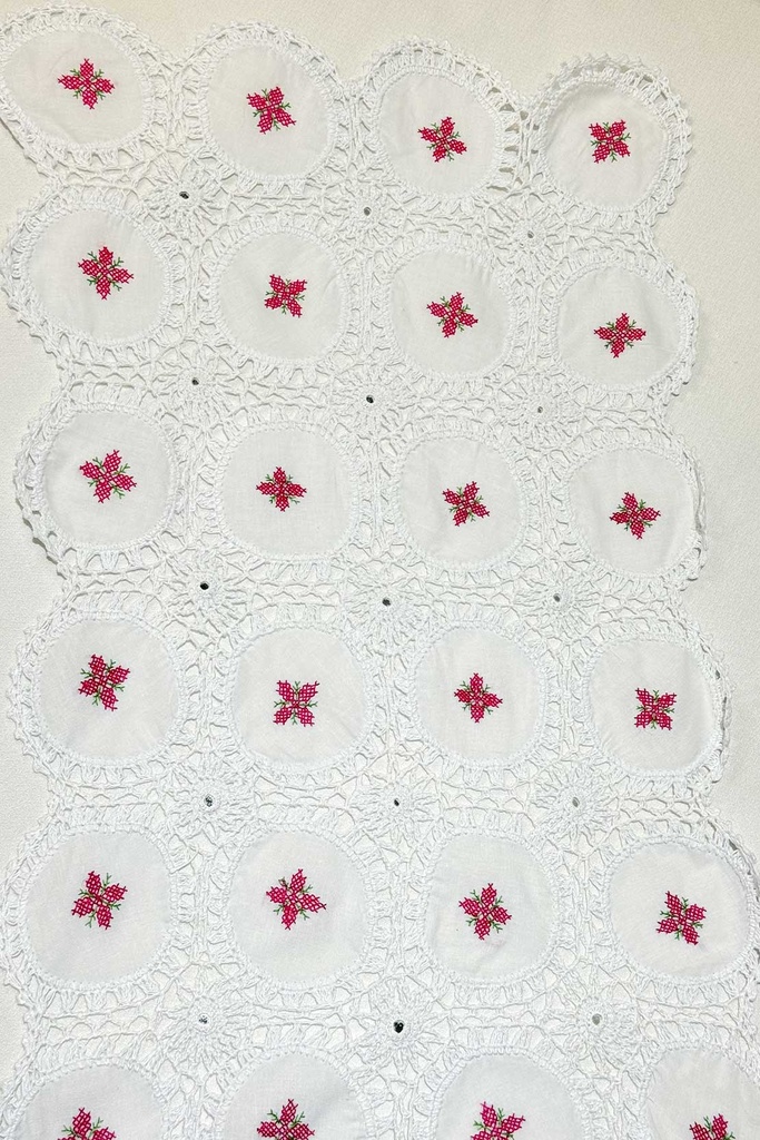 FLOWER EMBROIDERED TABLE MAT