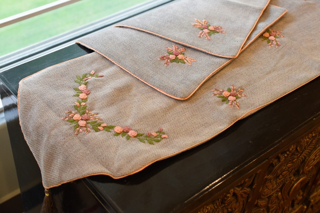 JS-5 Grey Jacquard Runner and Tray Mats Set