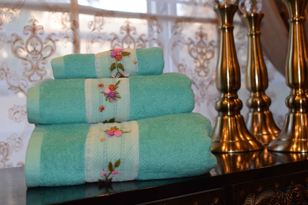 T-4 Turquoise Towels Set of 3