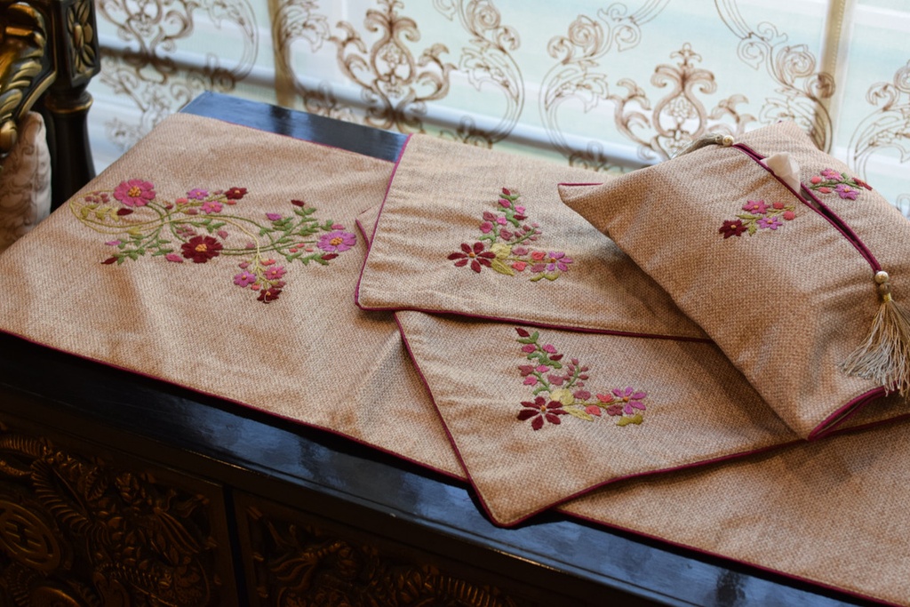 JS-12 Beige Jute Runner, Mats and Tissue Box Cover Set