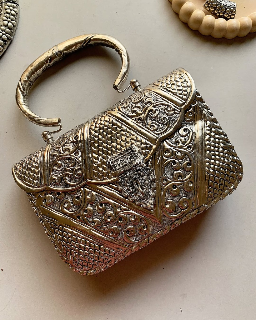Rajhastani Metal Clutch Design 001