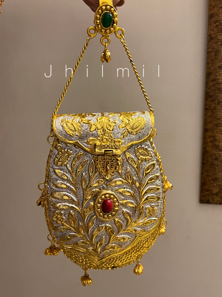 Sunehri Glow Clutch- Design 3