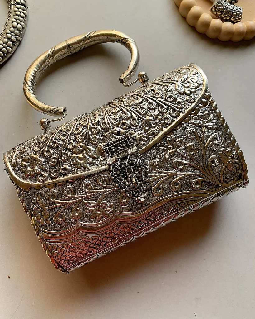 Rajhastani Metal Clutch Design 002
