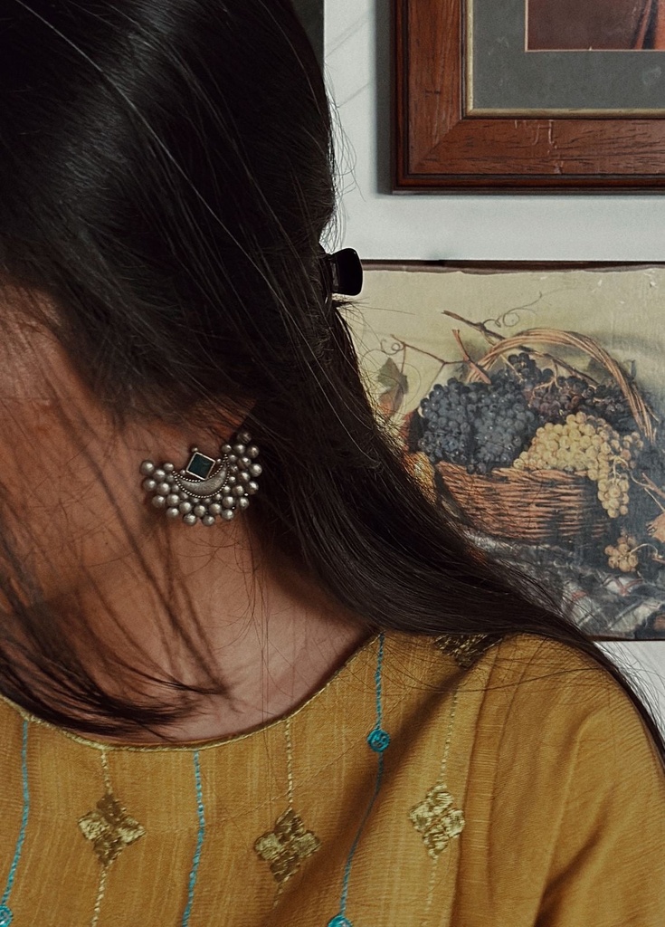 Stone Pankhi ear candy