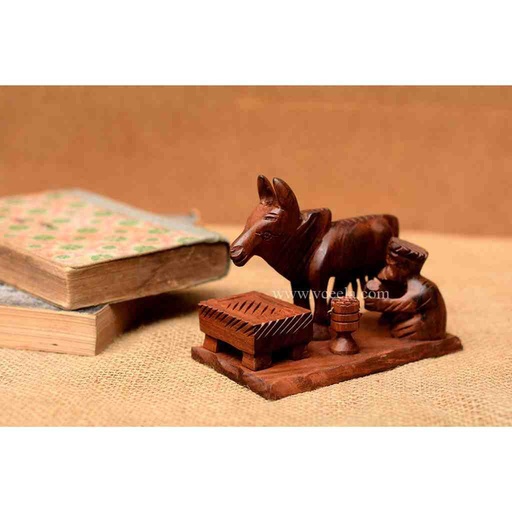 [PK0130-CF-WOO-019289] Cultural Wooden Cow Milking Set