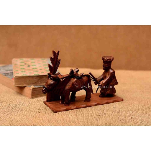 [PK0130-CF-WOO-019293] Cultural Wooden Bull in Fields