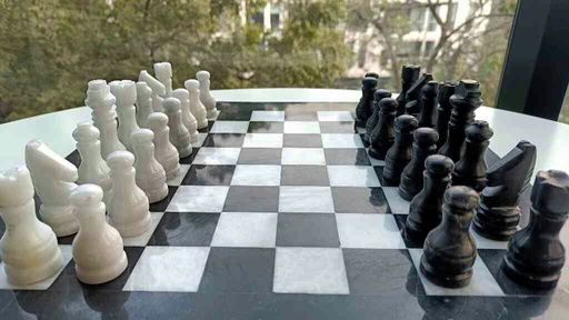 [PK0130-CF-ONY-024248] Black and White Marble Chess Set
