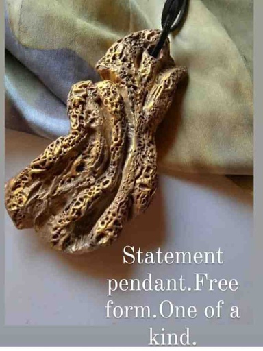 [PK5419-JW-NCK-029709] Hand sculpted pendant necklace.