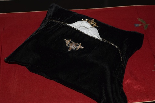 [VC-EG-TB-21] TB-21 Black Velvet Tissue Box Cover with Dabka Work