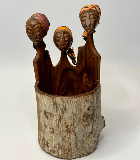 [VC-NUQ-044] Handmade Wooden Holder With Figurines