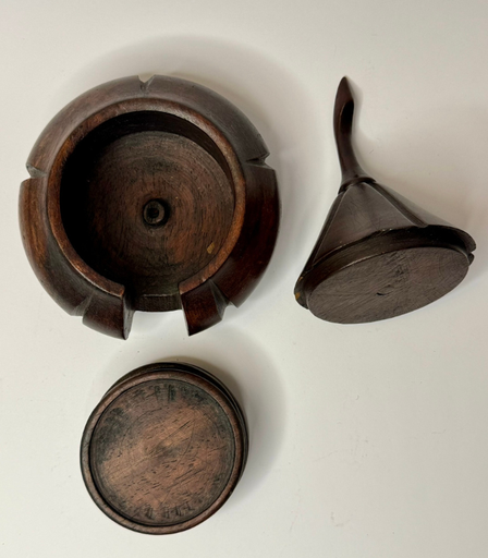 [VC-NUQ-210] Handcarved Wooden Coasters With Holder