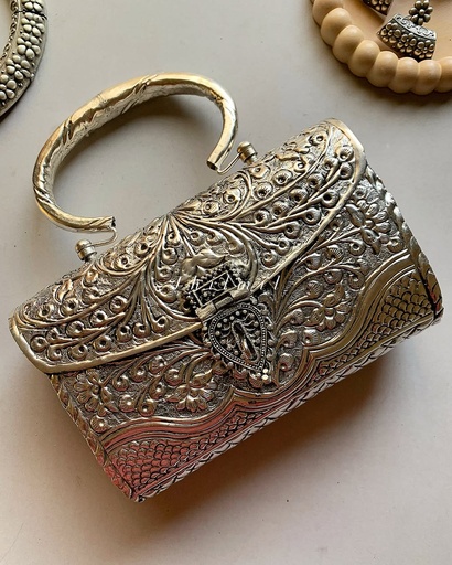 [VC-JHIL-024] Rajhastani Metal Clutch Design 003