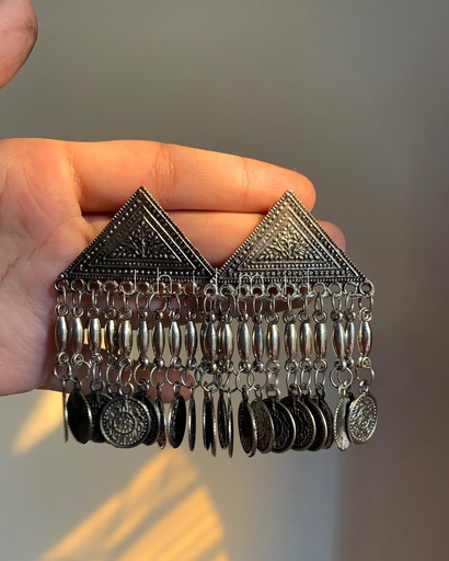 [VC-JHIL-090] Triangle Coin Hanging Earrings