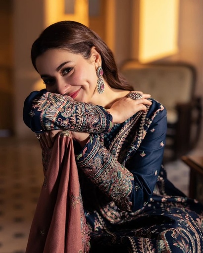 [VC-JHIL-215] Elephant motif designer look earrings