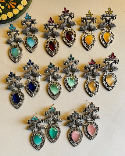 [VC-JHIL-257] Peacock motif stone drop Ear candy