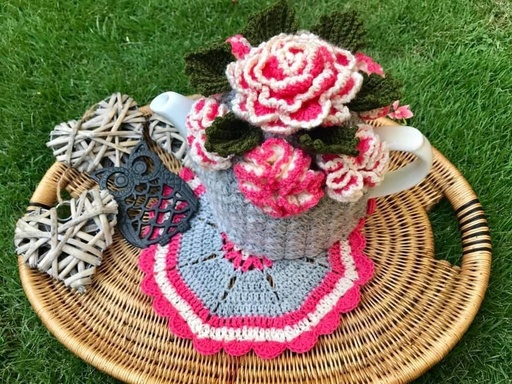 [PK1894-GN-GEN-008996] Beautiful Rosy Tea-Cosy with Mat